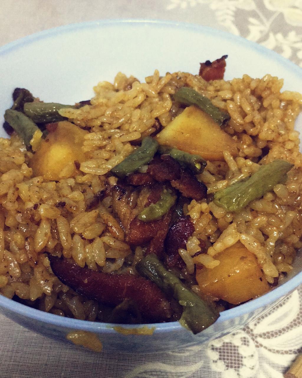 五花肉豆角焖饭