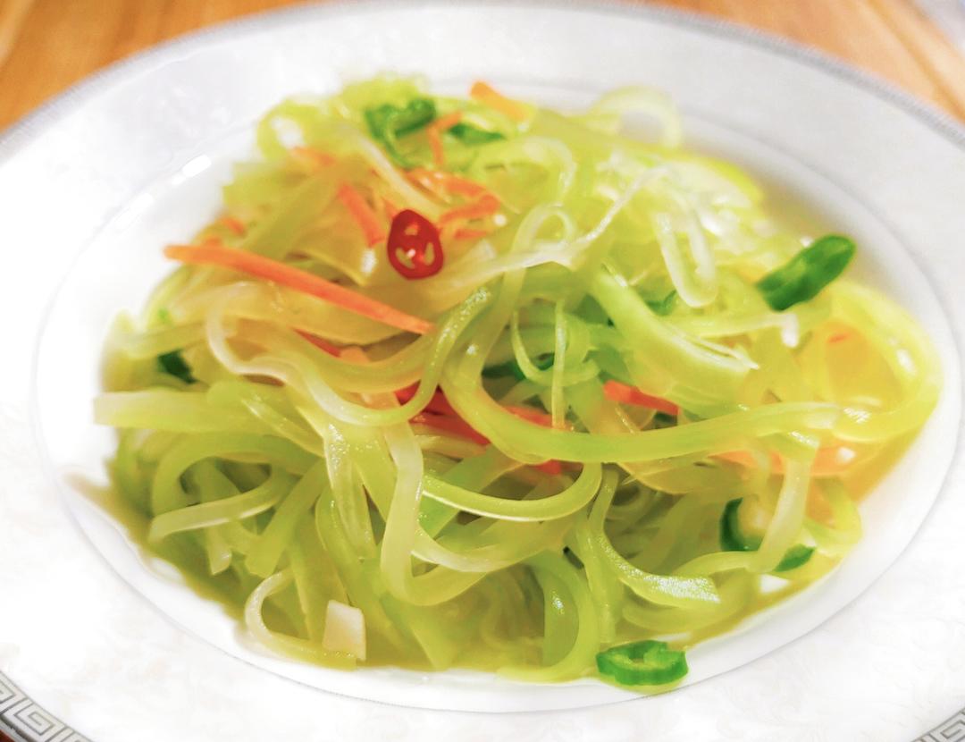 厨师长教你：夏日开胃小菜“凉拌莴笋丝”的家常做法，简单易学赶紧收藏吧