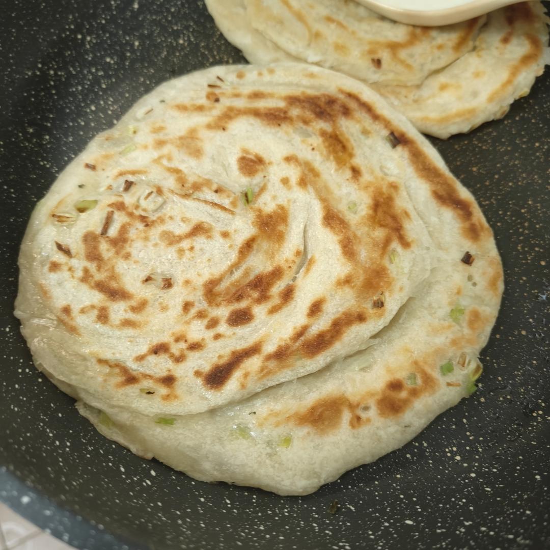 家常葱油饼 柔软多层 凉了也不硬 附细节视频详解