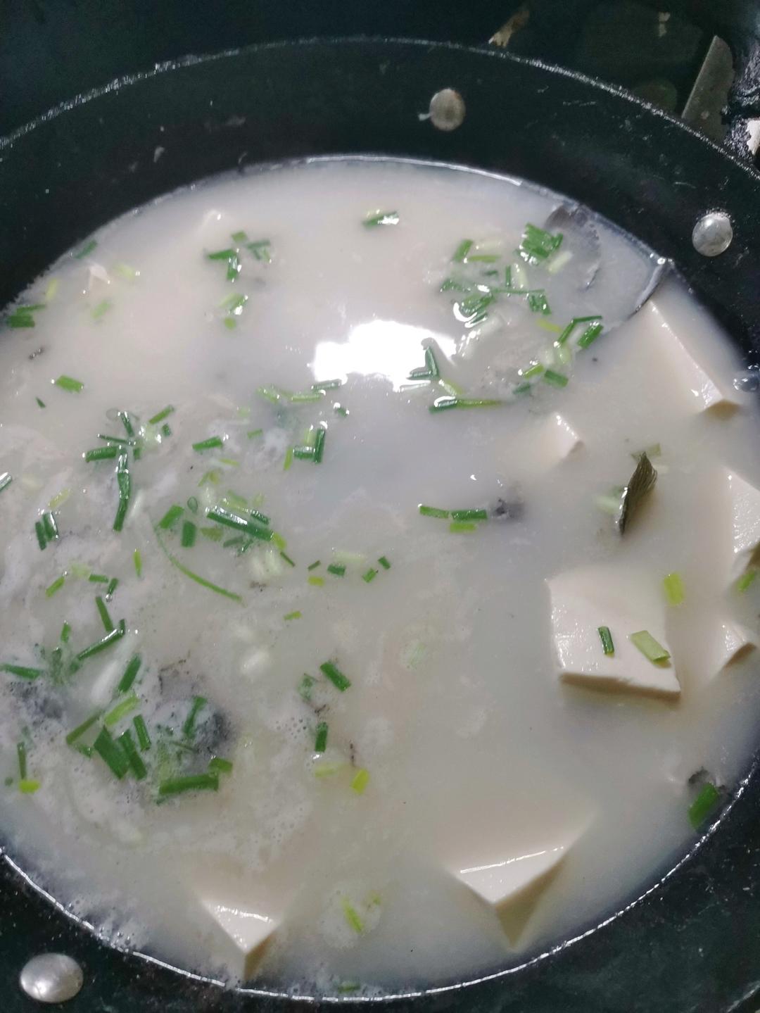 奶白鲫鱼豆腐汤|一条鱼最后的温柔