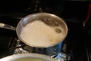 天冷，来一碗汤面【絲瓜蛋酥麵線】的做法 步骤8