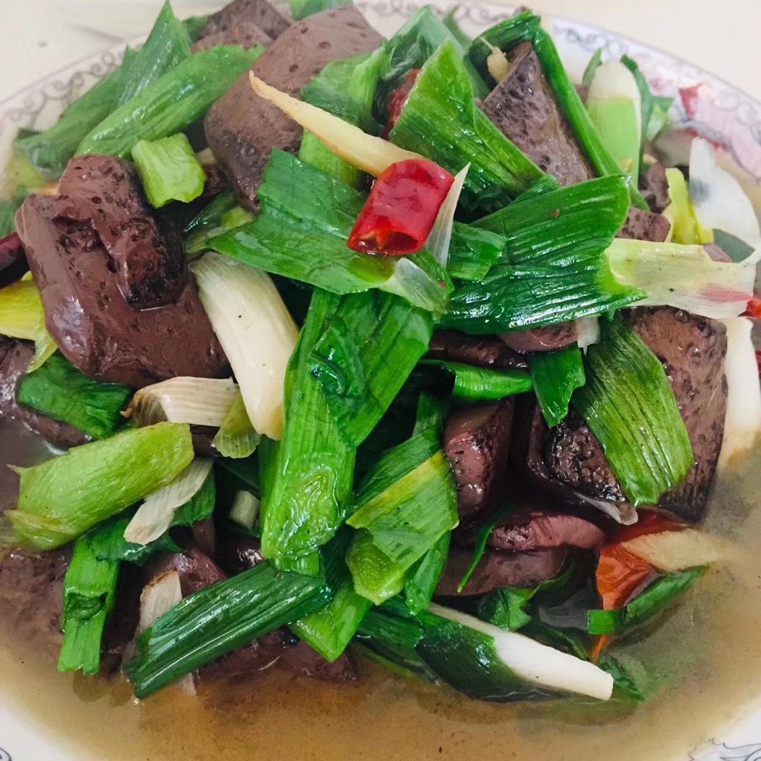 大蒜炒血豆腐