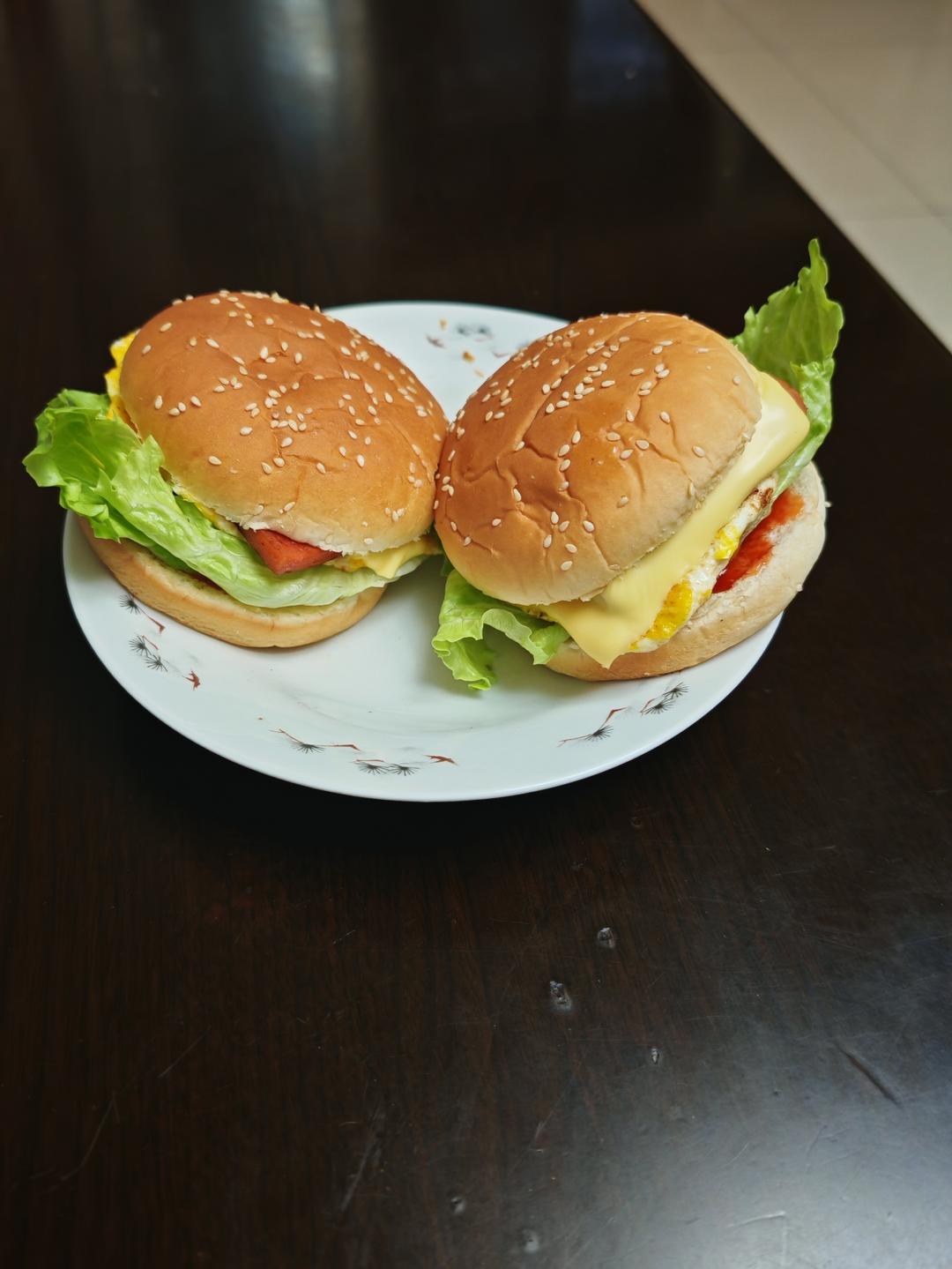 有这些配方谁还去汉堡店
9款自制汉堡！ ​​​