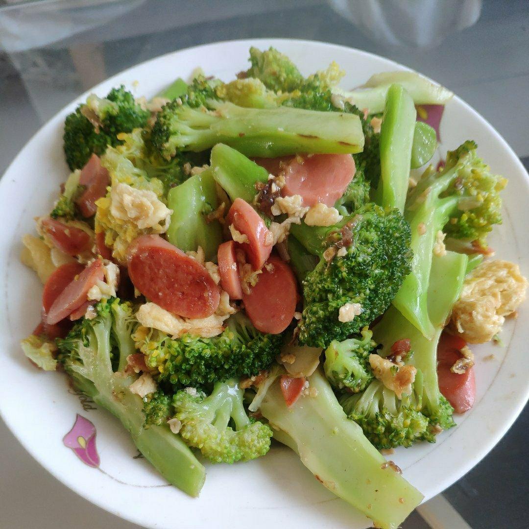 {☀快手晚餐☀}火腿肠滑蛋西兰花