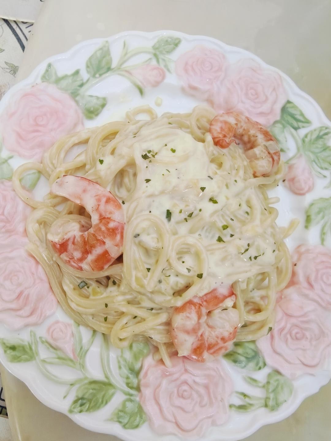 奶油蒜香黄油虾🦐意面| 奶香浓郁，一口沦陷