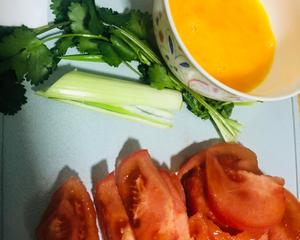 西红柿鸡蛋紫菜汤的做法 步骤2