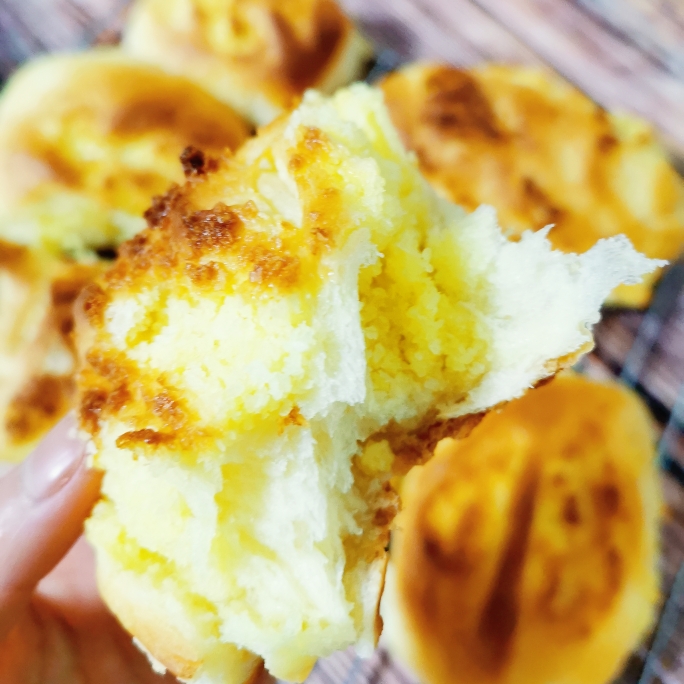 椰蓉软面包（汤种和面法）的做法