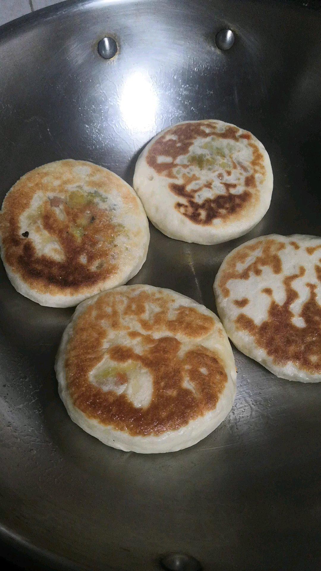 梅菜肉酱饼+西葫芦炒木耳胡萝卜