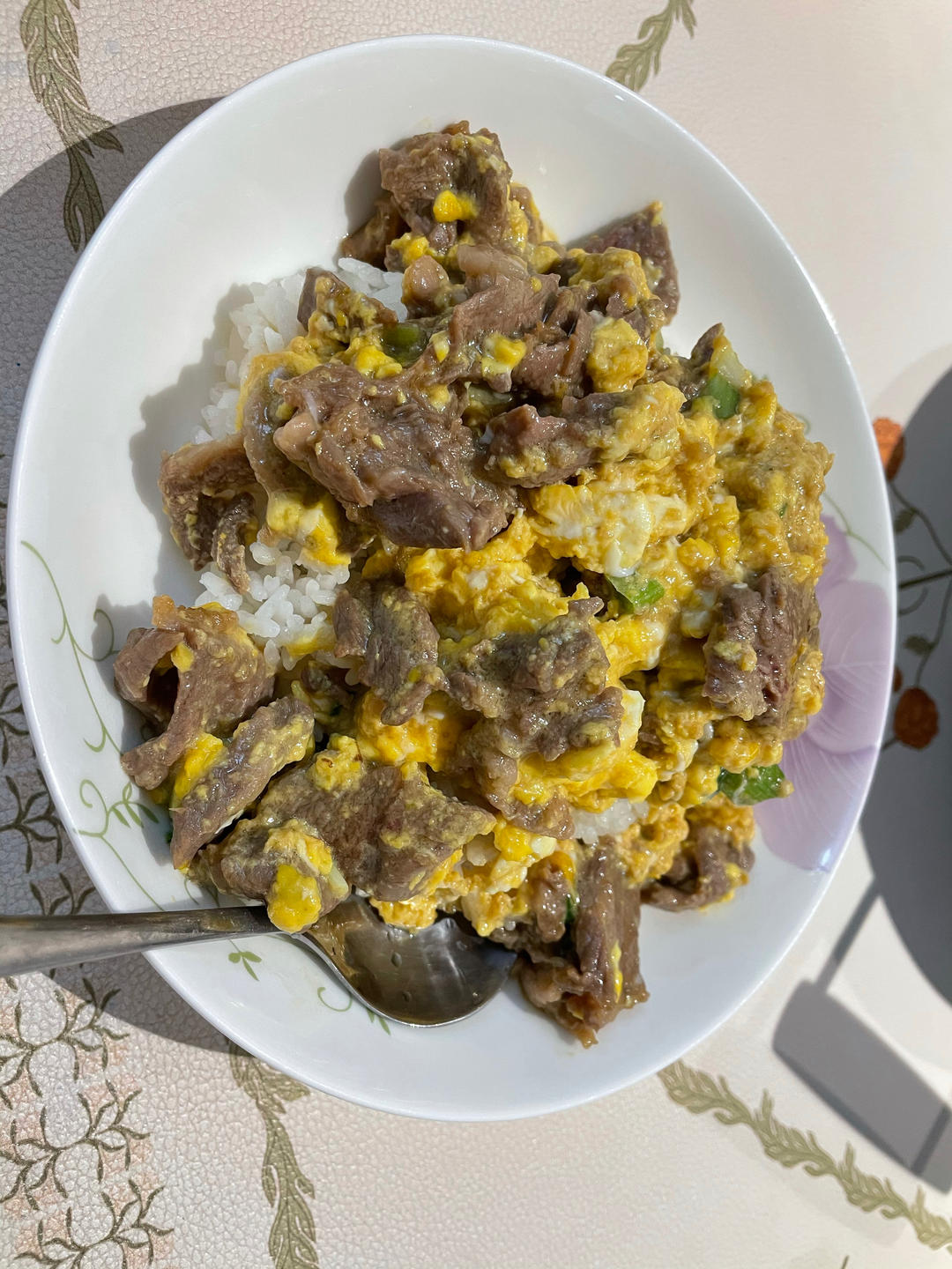 滑蛋牛肉（碟头）盖浇饭（丼）