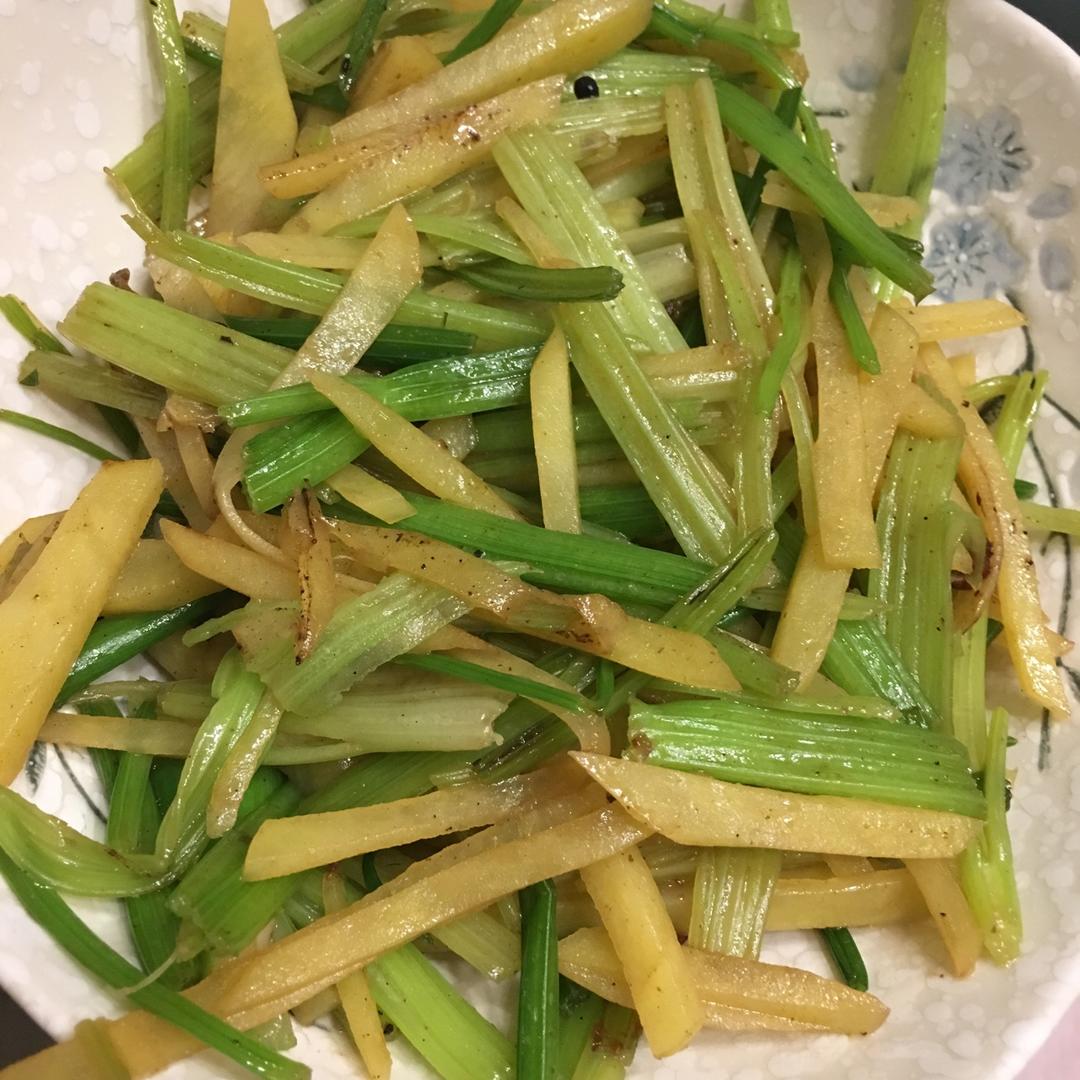 土豆炒芹菜