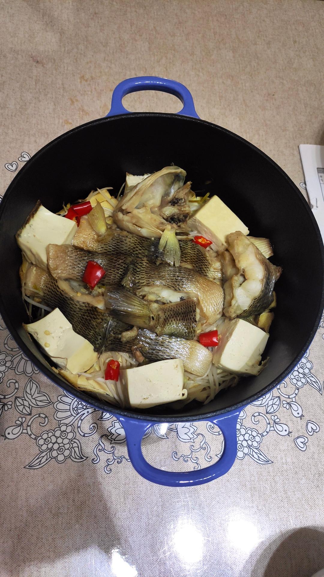 珐琅锅无水焗鲈鱼