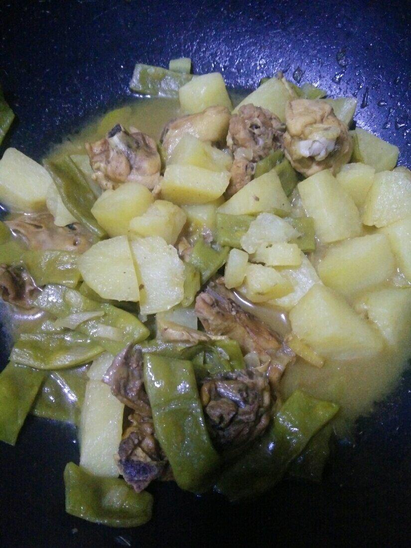 土豆炖鸡块