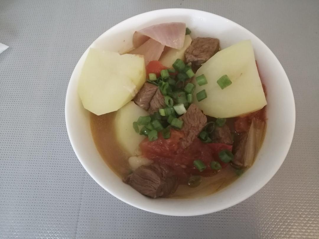 蕃茄洋葱土豆炖牛肉