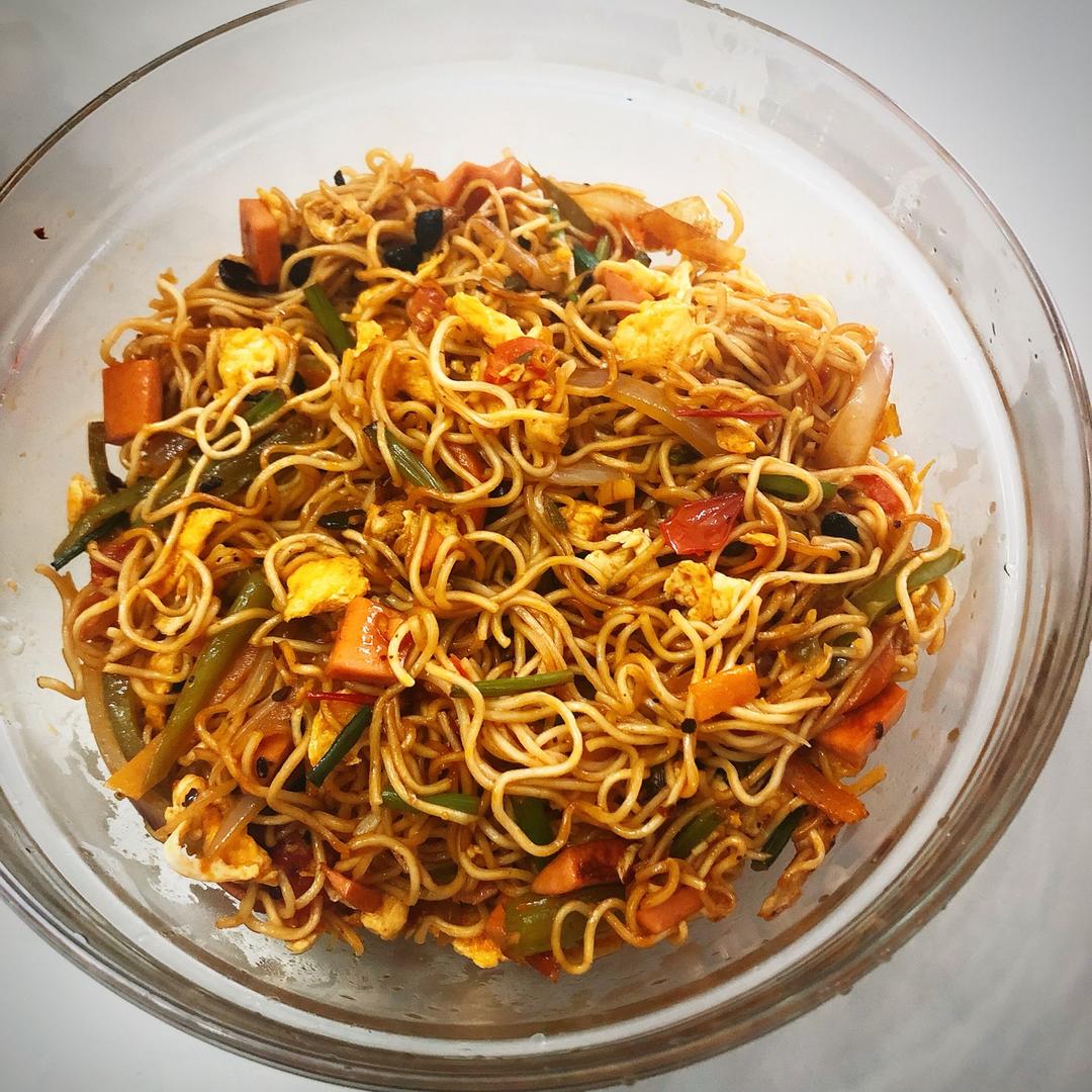 路边摊风味炒方便面