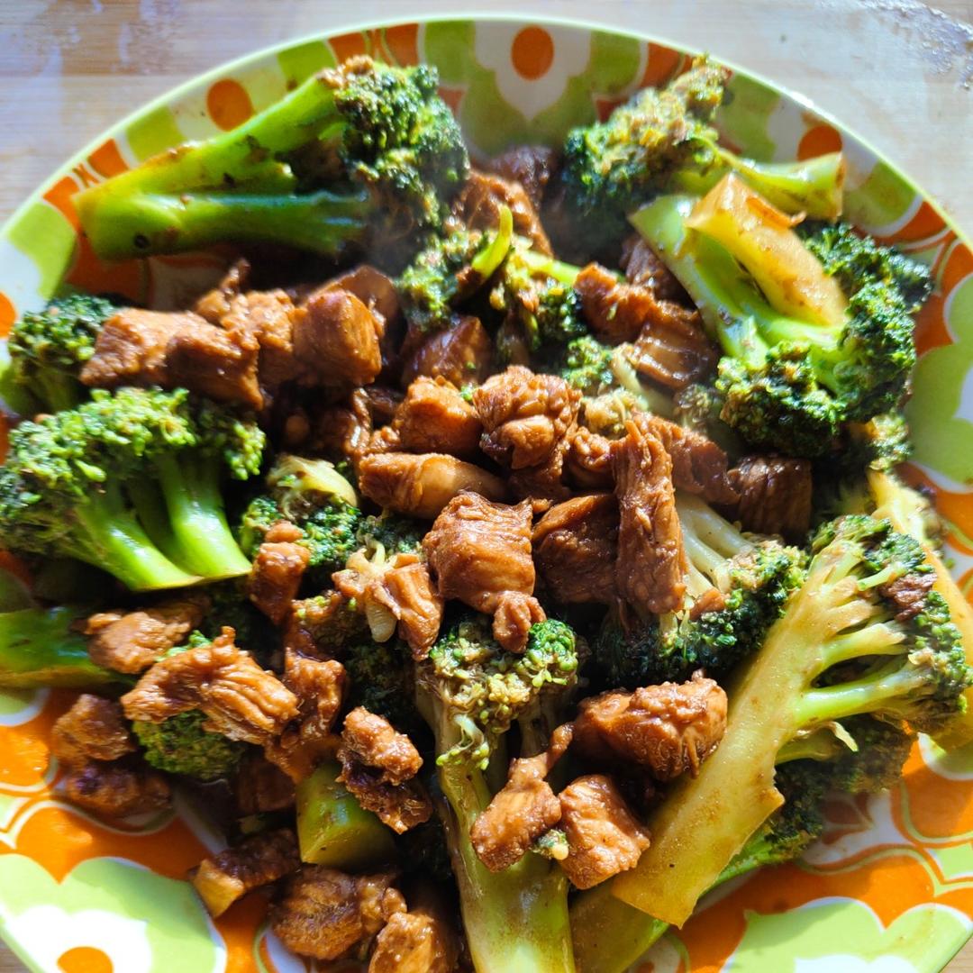 鸡胸肉炒西蓝花🥦