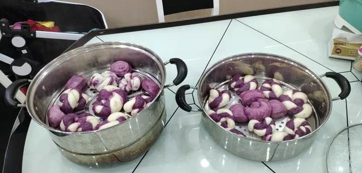 做法简单又好吃的『紫薯双色花卷』