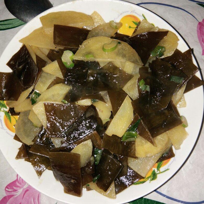 咪咕晓佳做的海带根炒土豆片