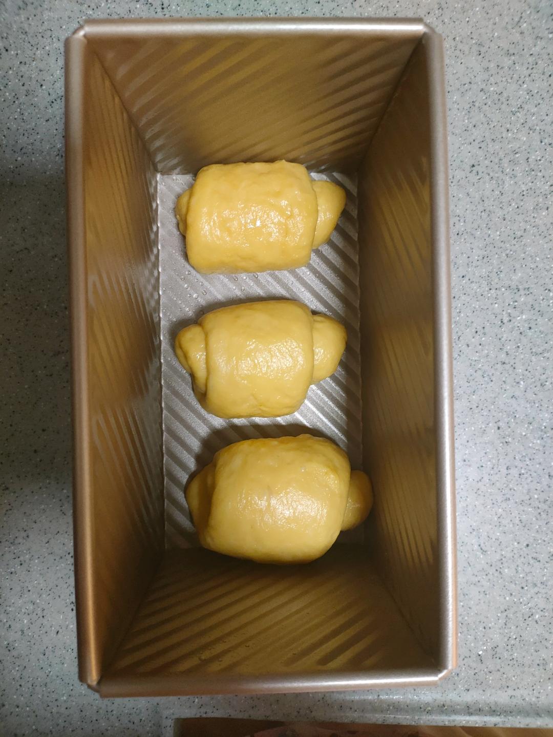 做一次就成功的牛奶吐司面包（手和面揉出手套膜）最后附全麦吐司