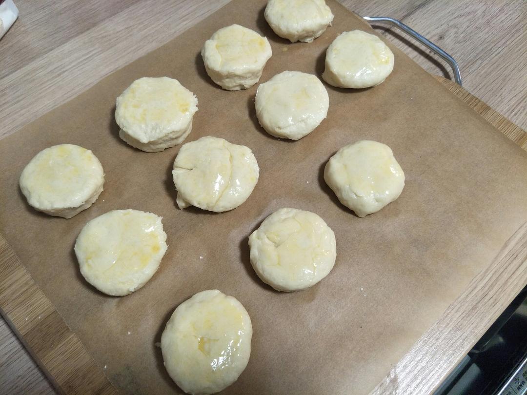 【视频】3分钟 奶油司康Scone(可能是世界上最快手的司康) 消耗淡奶油～