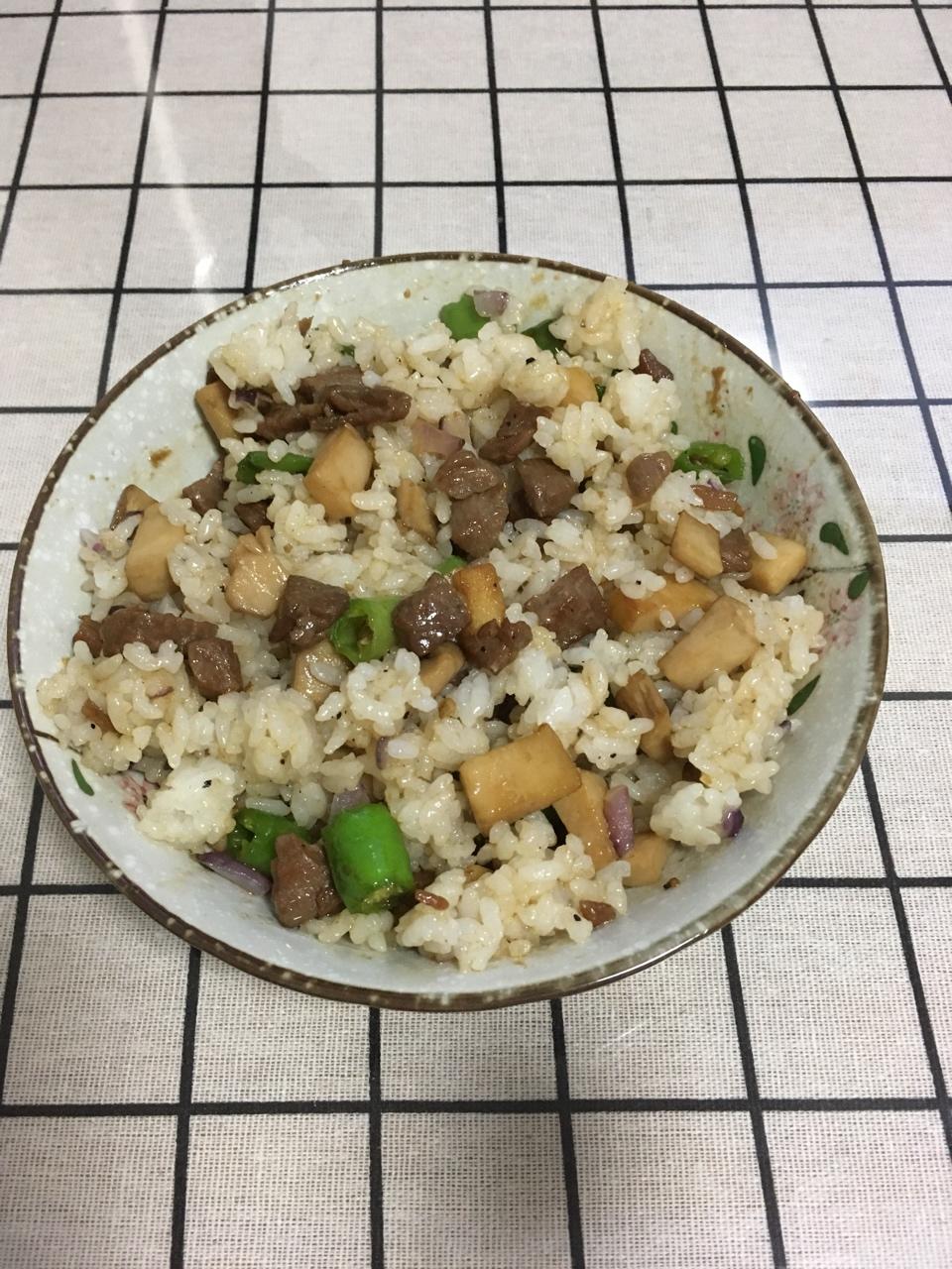 黑椒牛肉粒饭
