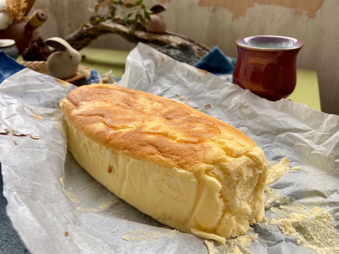 一晚上的等待果然是值得的，这是一款好吃的芝士蛋糕