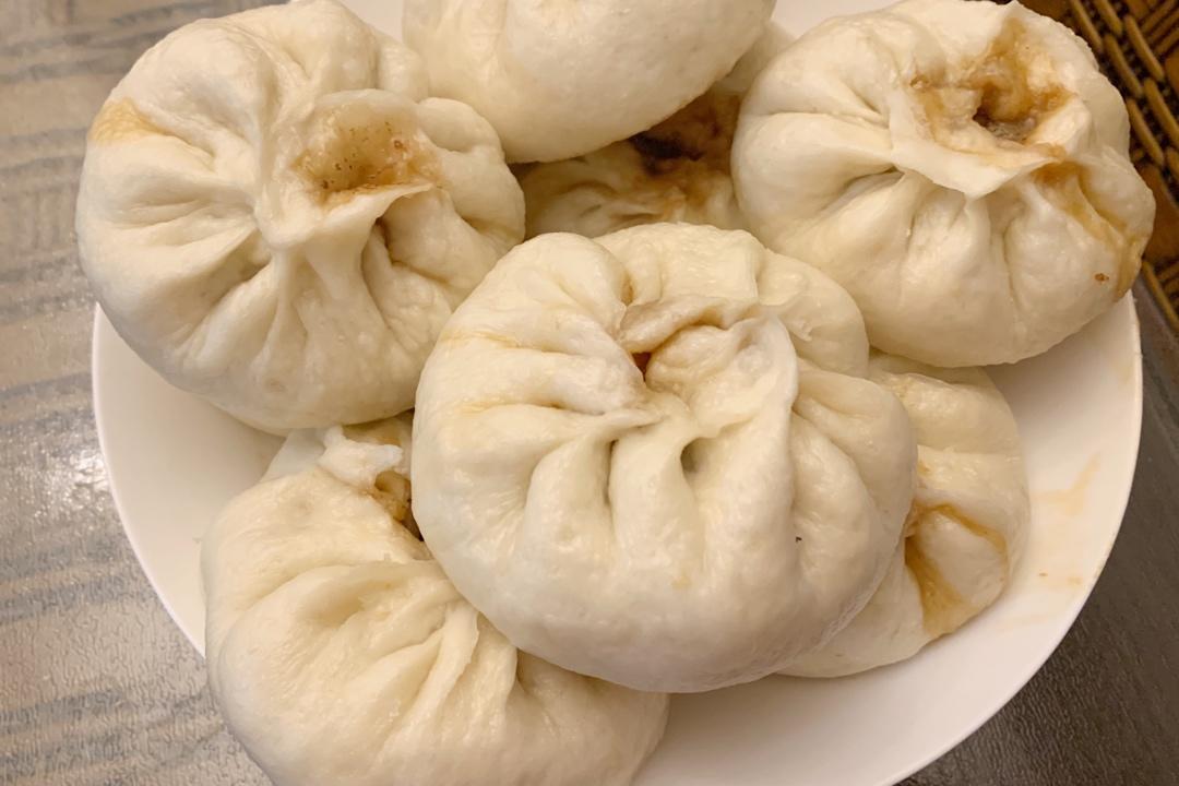 鲜美多汁的洋葱牛肉包子