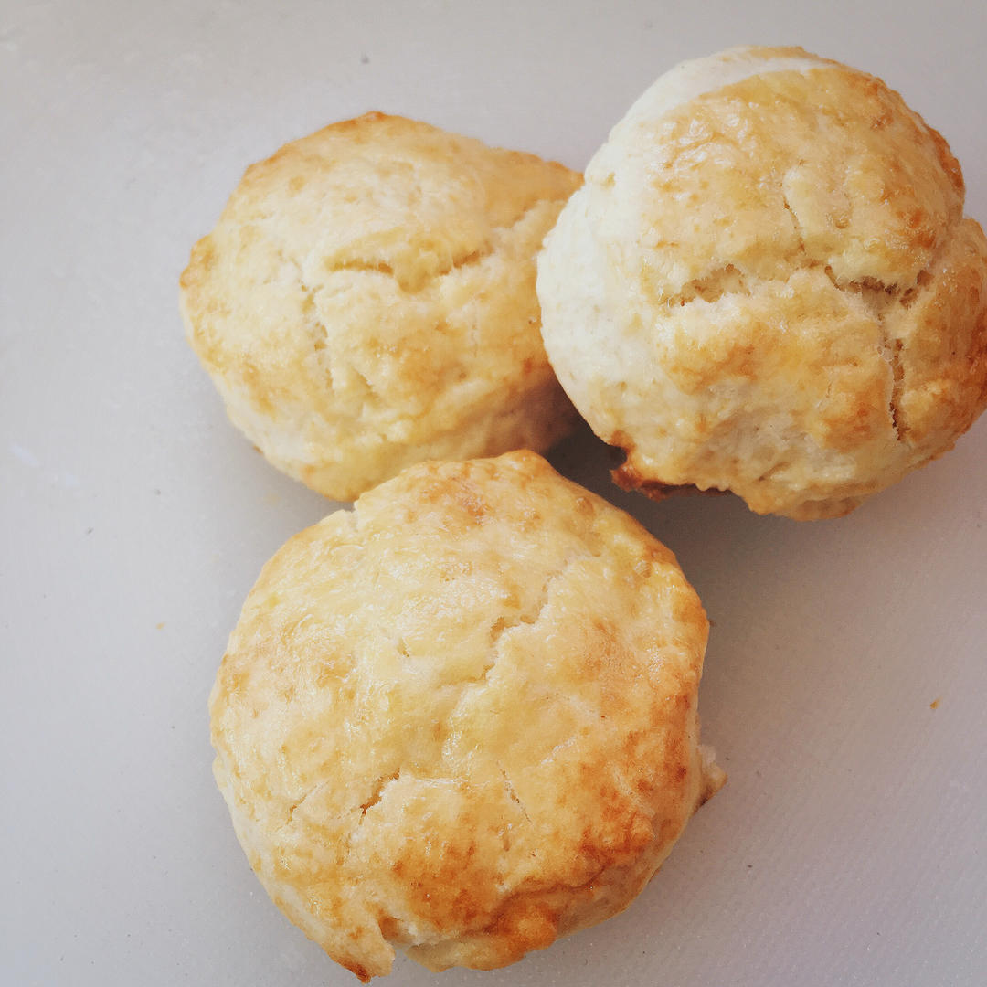 【视频】3分钟 奶油司康Scone(可能是世界上最快手的司康) 消耗淡奶油～