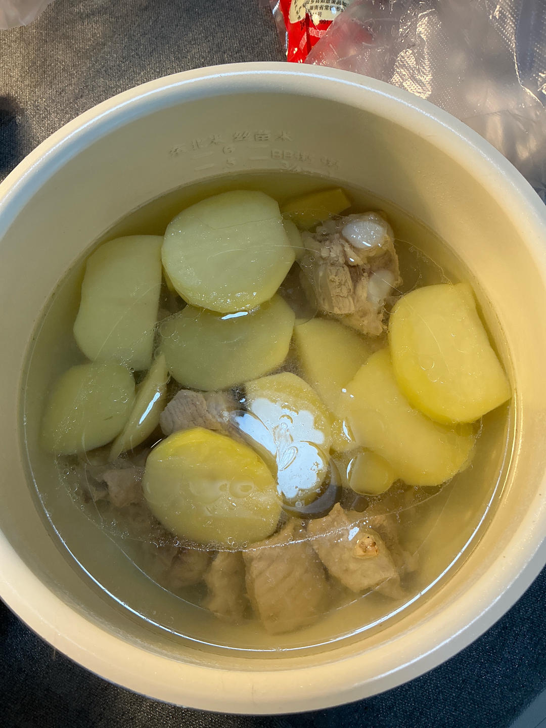 鲜美清淡的土豆炖排骨汤