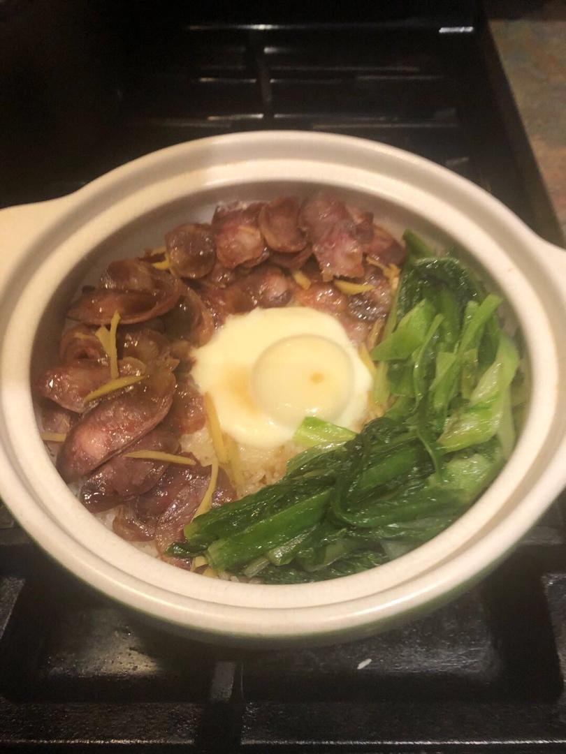 广式腊味煲仔饭