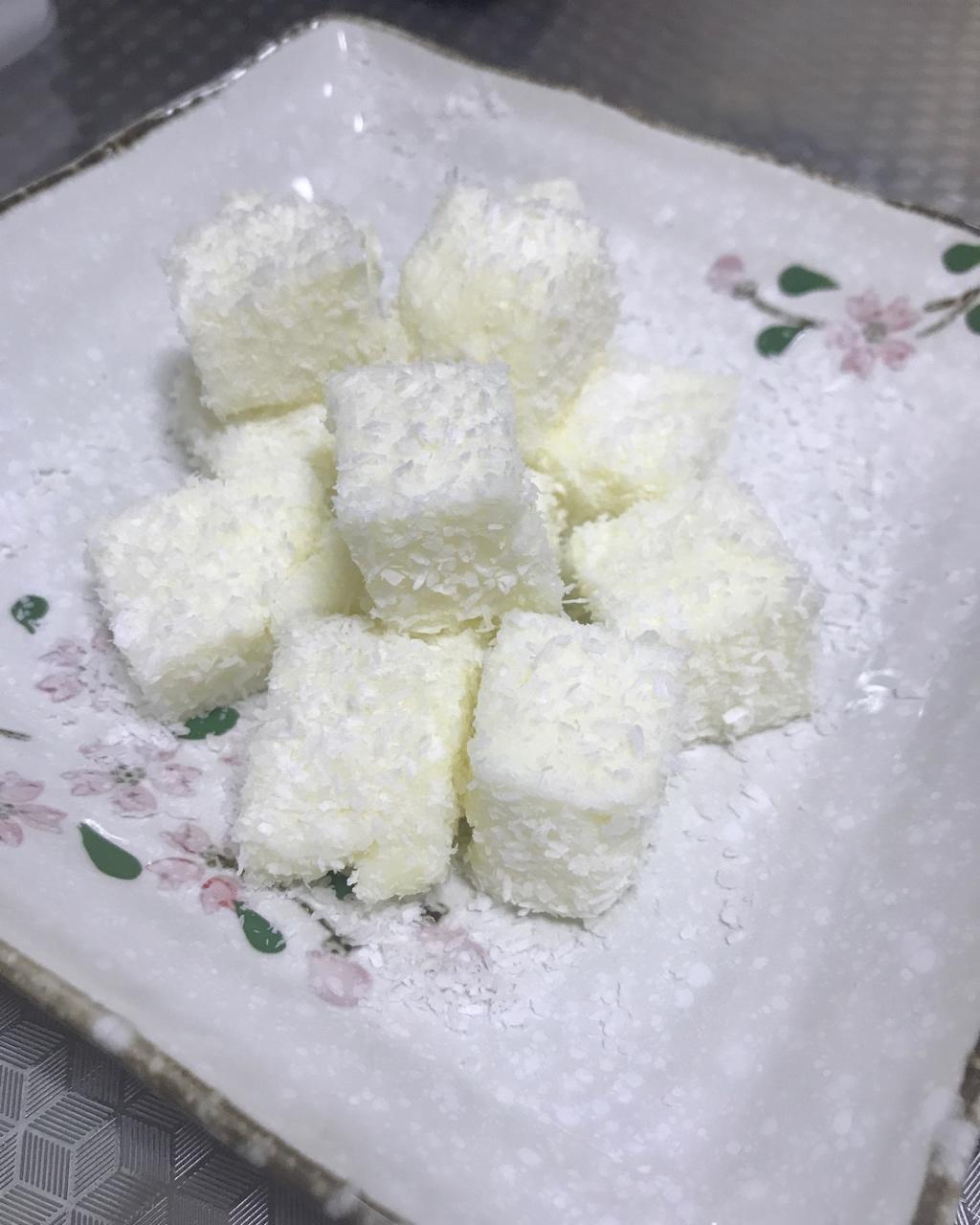 完胜85度C牛奶椰丝小方