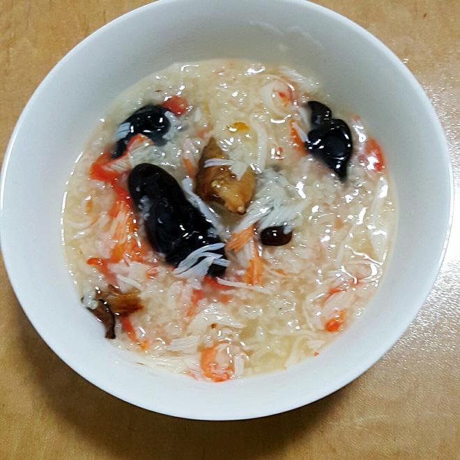 蟹腿鳗鱼海鲜粥的做法