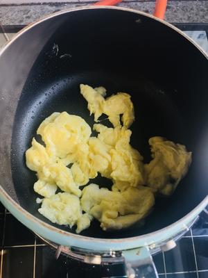 橄榄菜腊肠蛋炒饭的做法 步骤2