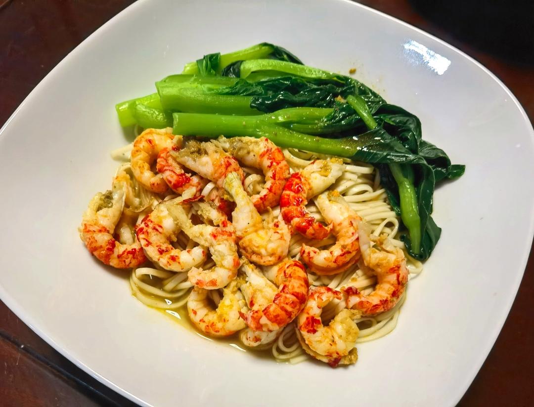 好吃的小龙虾拌面