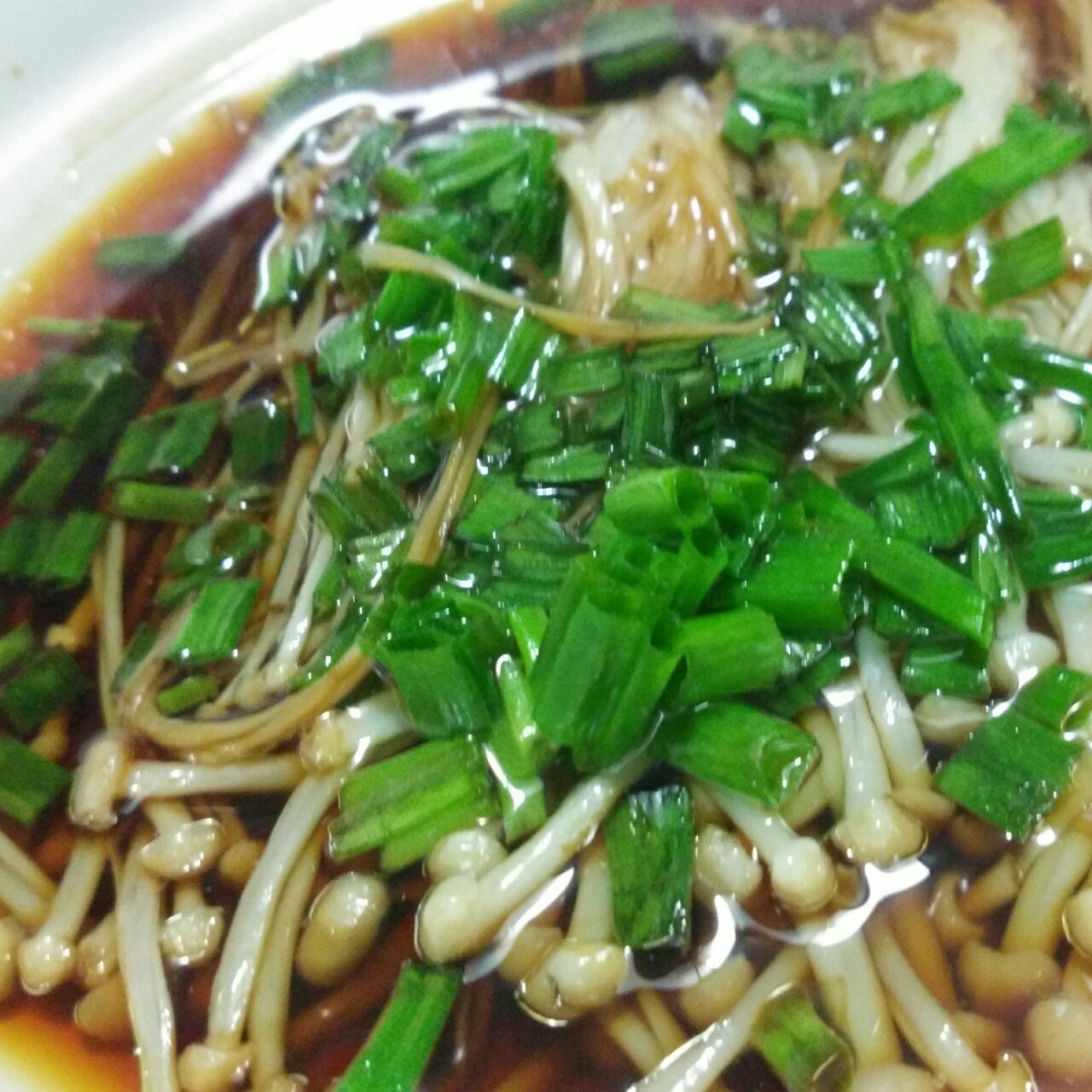 葱油金针菇——10分钟快手菜，你绝对不能错过的美味~