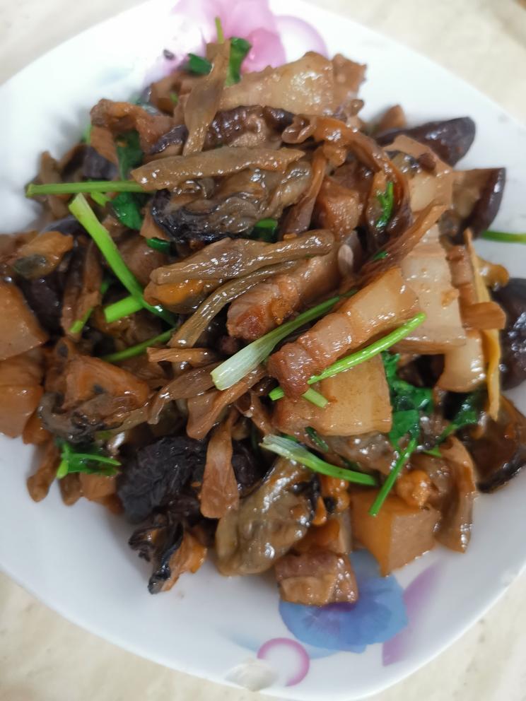 【腩肉焖蚝干香菇的做法步骤图,怎么做好吃】慕容婷婷-9_下厨房