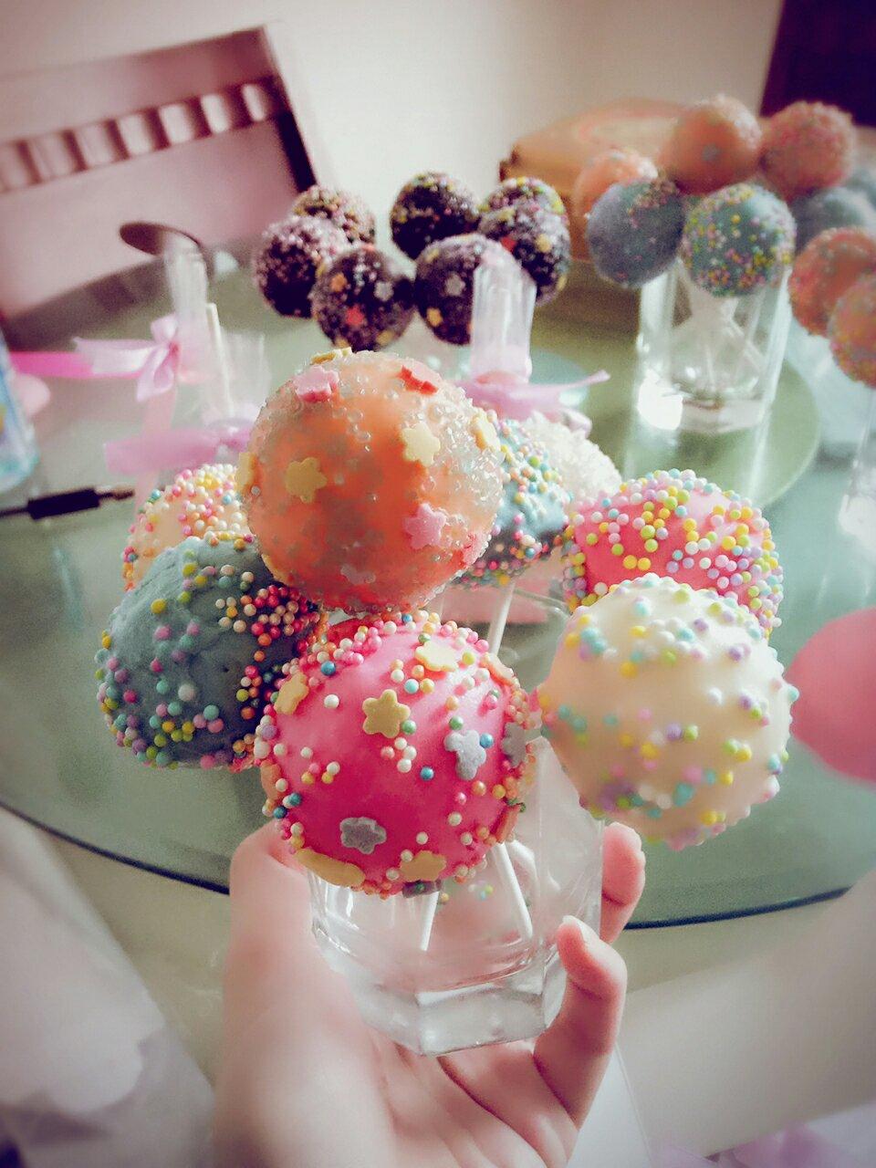 缺氧的美做的棒棒糖蛋糕