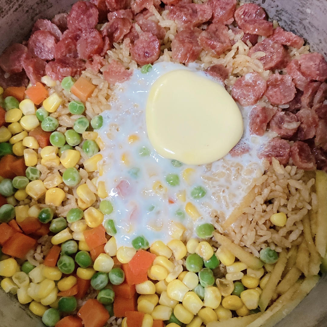 懒人电饭锅香肠焖饭/煲仔饭