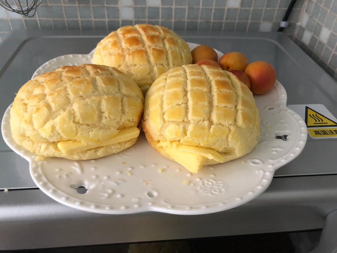 好吃到炸裂的港式菠萝包（附带制作酥皮的小视频）