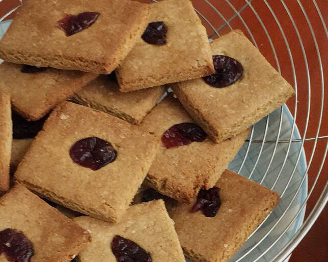 无糖无油版黑麦蔓越莓亚麻籽饼干的做法