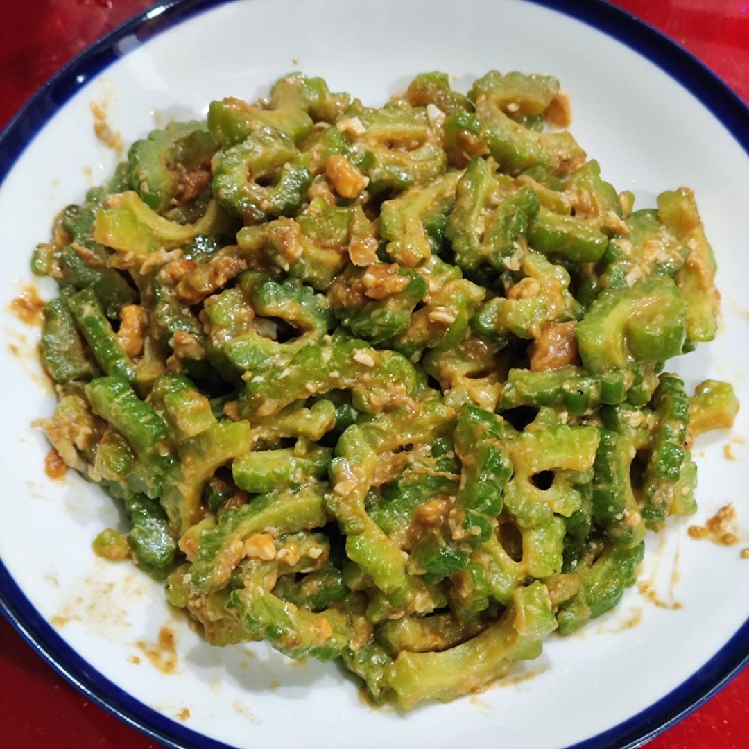 既消除了苦瓜的苦味,还清热降火的咸蛋黄炒苦瓜