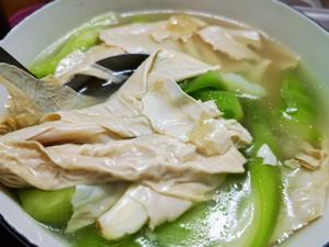 汤品系列——丝瓜腐竹汤的做法 步骤4