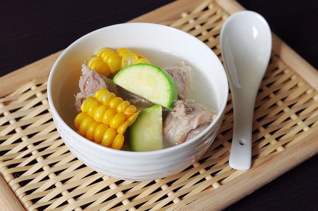 西葫芦玉米排骨汤