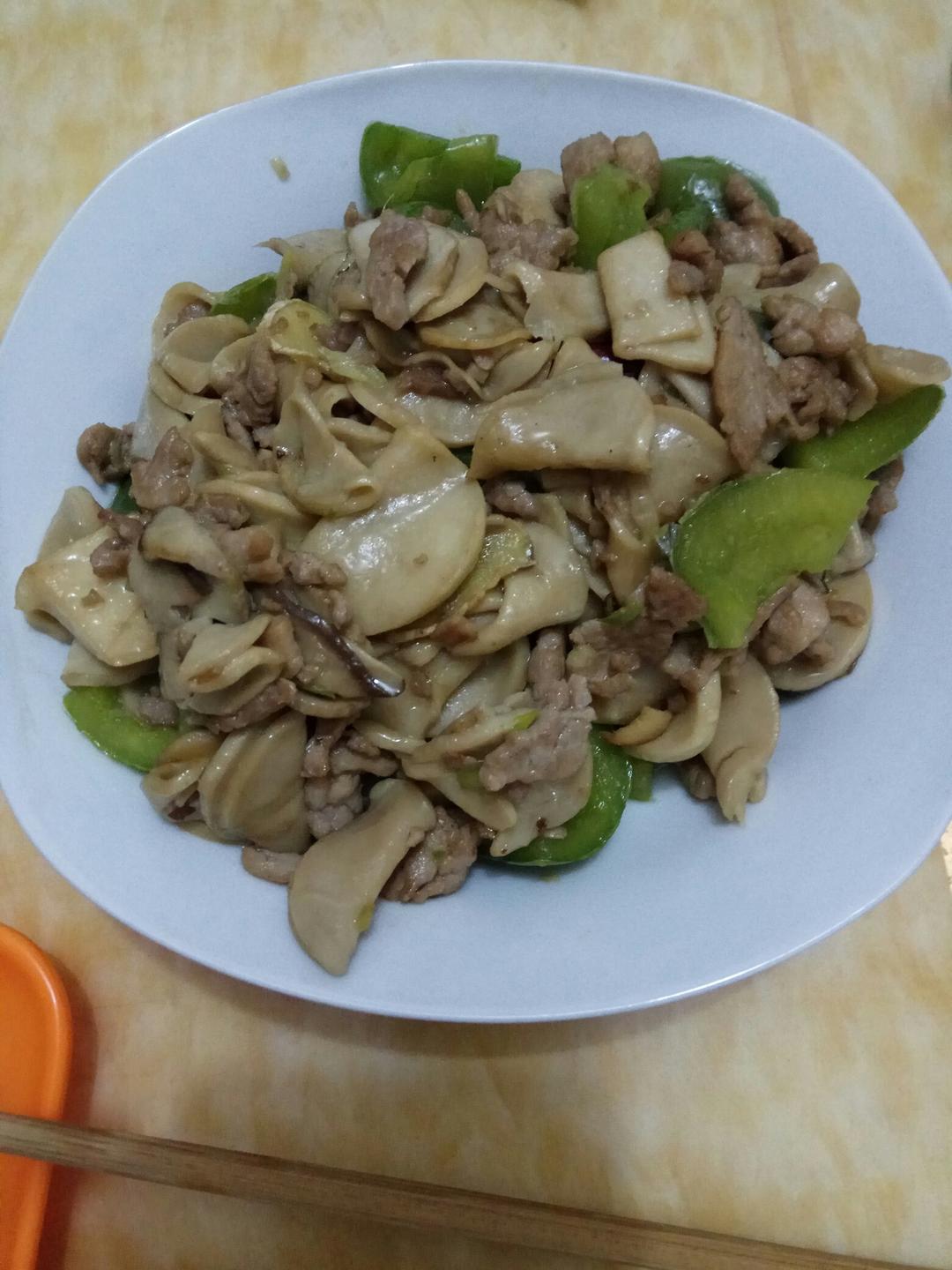 杏鲍菇炒肉片