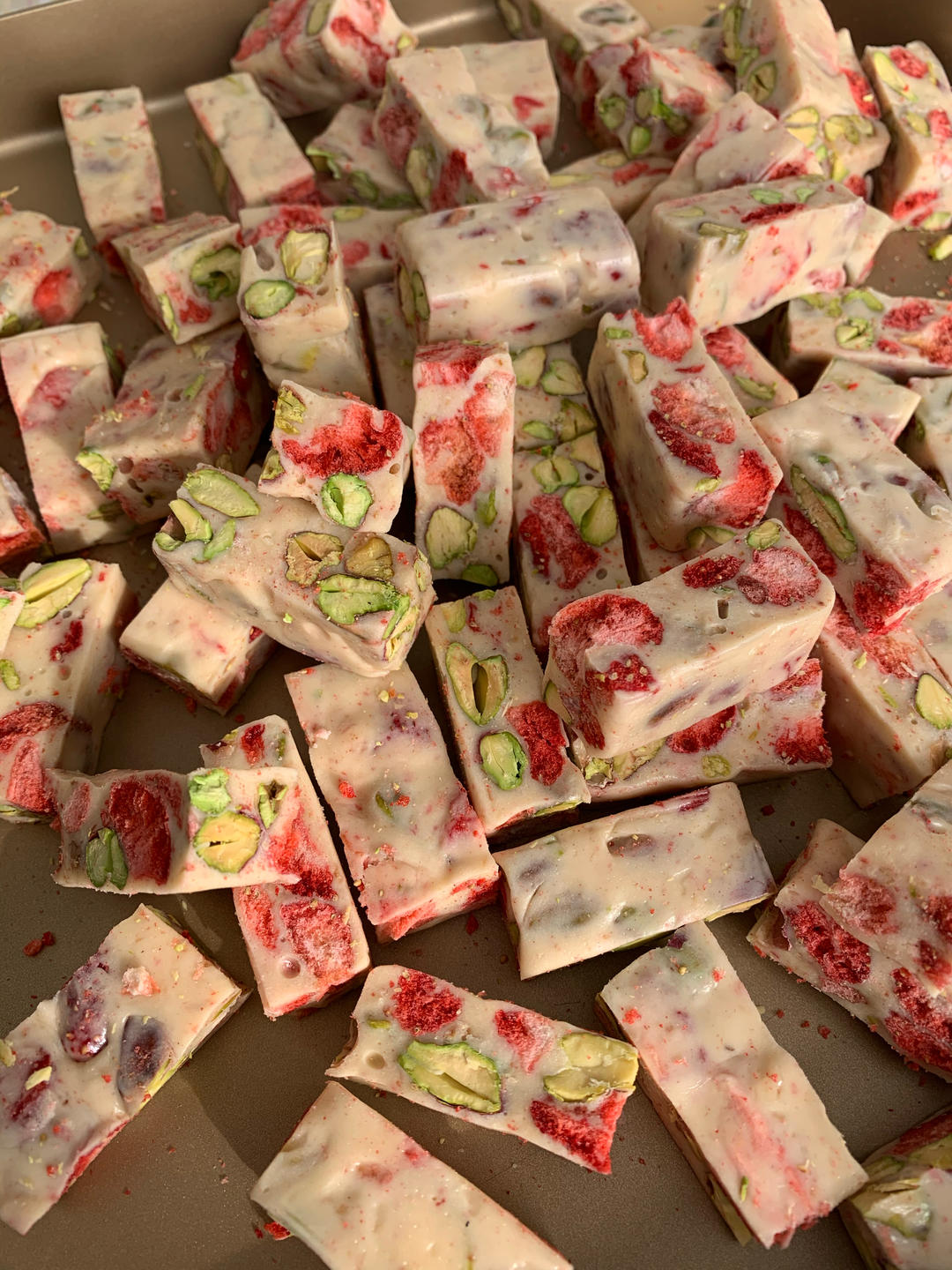 酸甜🍓草莓开心果开心到不行的牛轧糖
