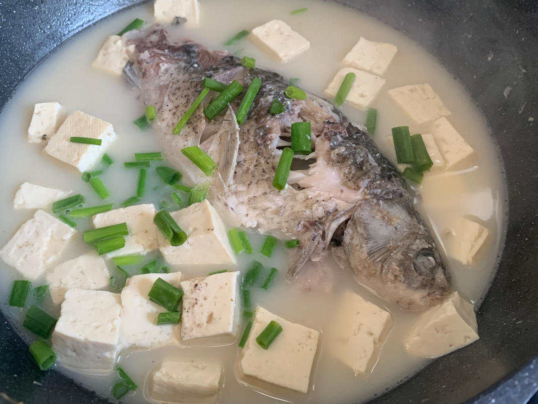 奶白鲫鱼豆腐汤|一条鱼最后的温柔