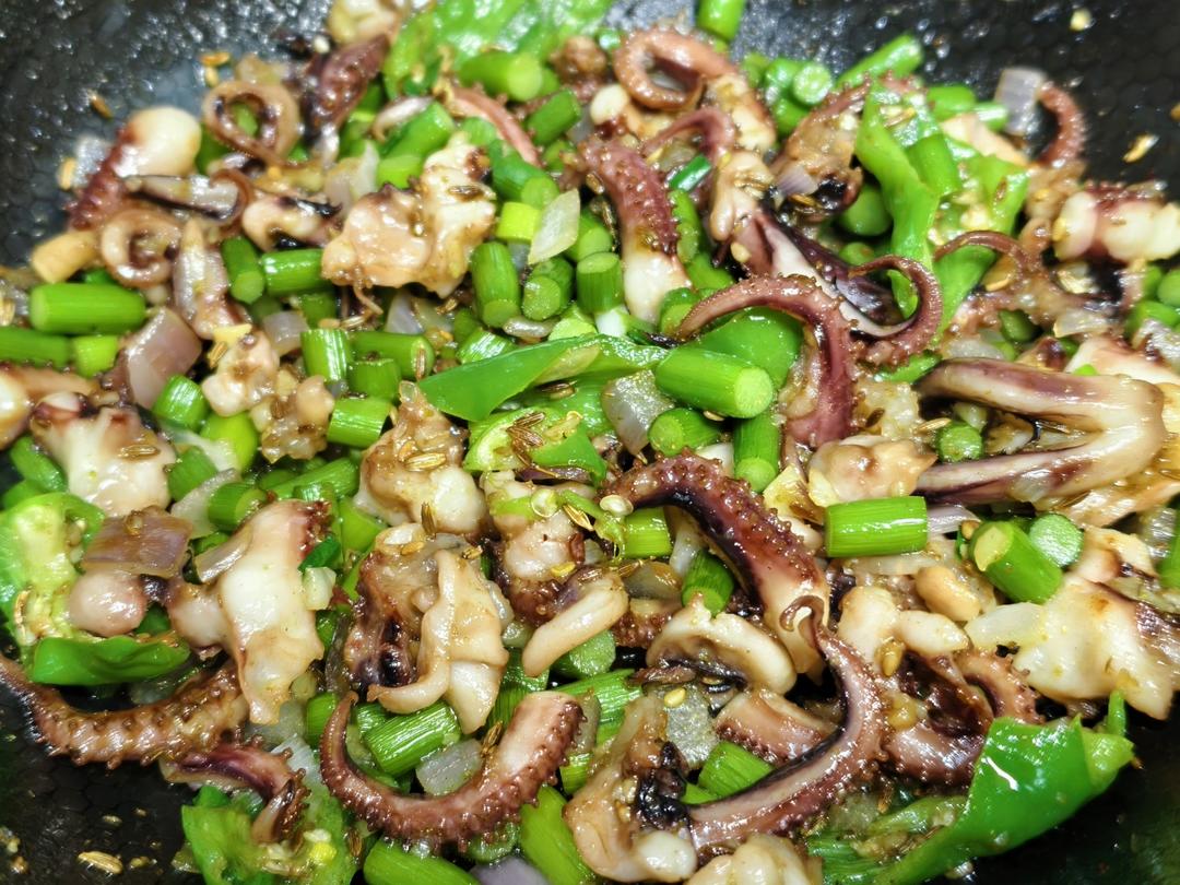 超下饭的孜然鱿鱼须，香辣爽嫩，比烧烤还好吃