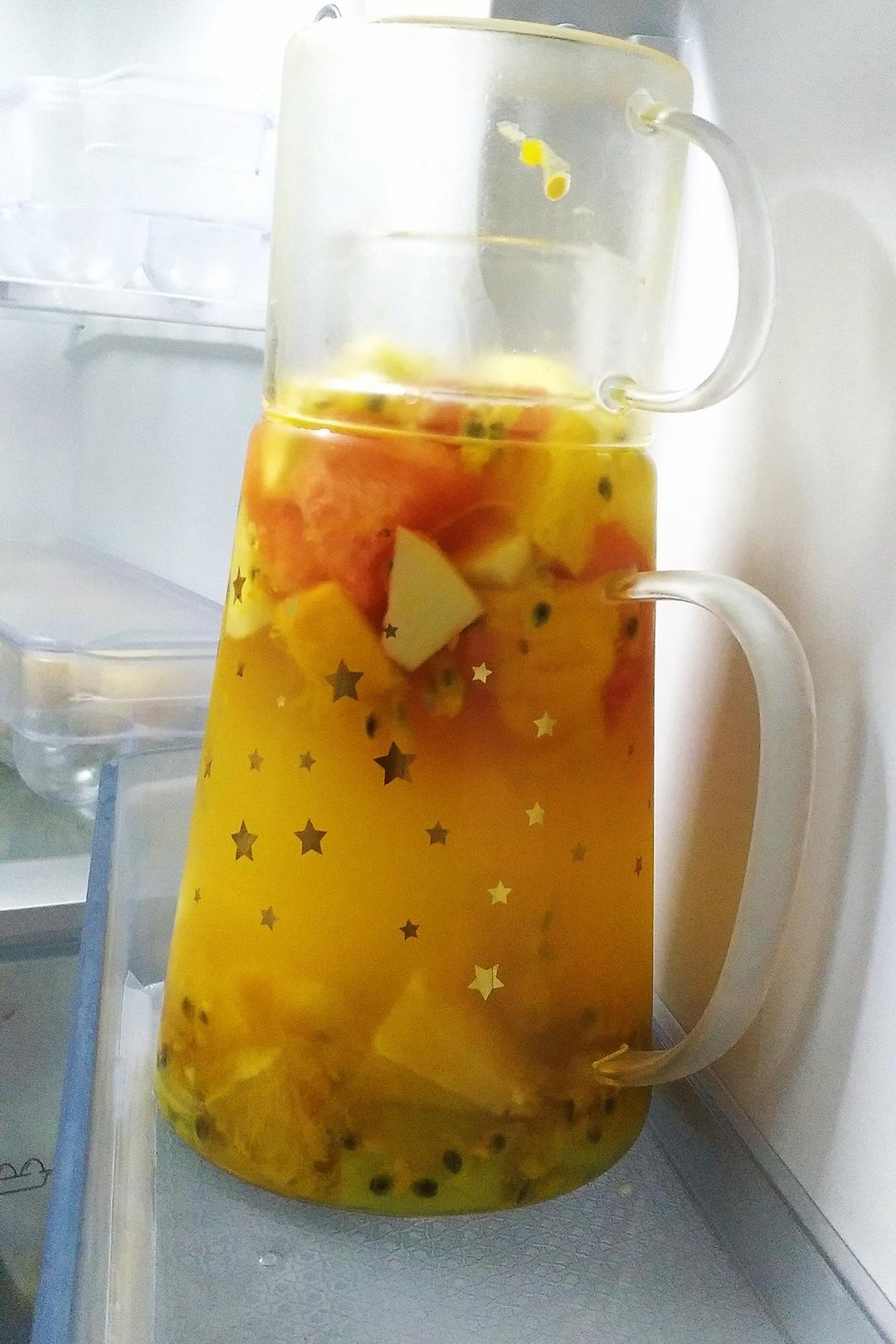 满杯水果茶