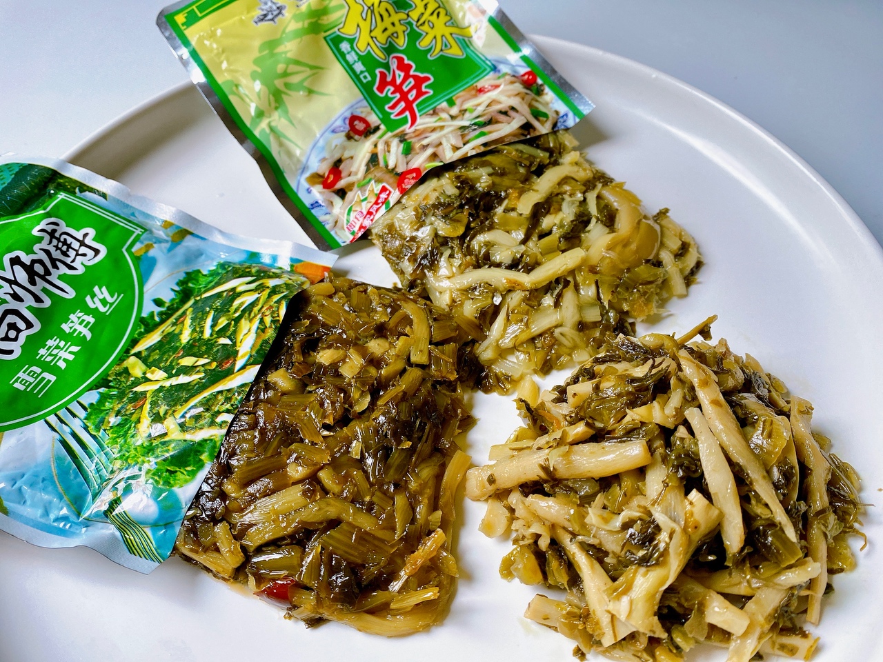 鲜笋的一种吃法与保存方法——笋丝雪菜与罐头的做法 步骤2