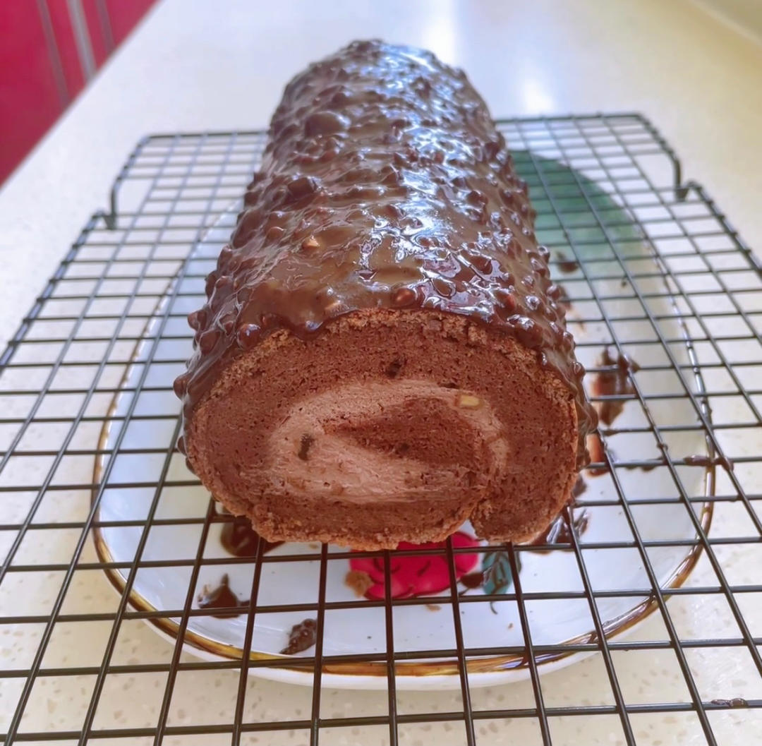 🍫梦龙蛋糕卷. 巧克力脆皮蛋糕卷 by pink-rabbit