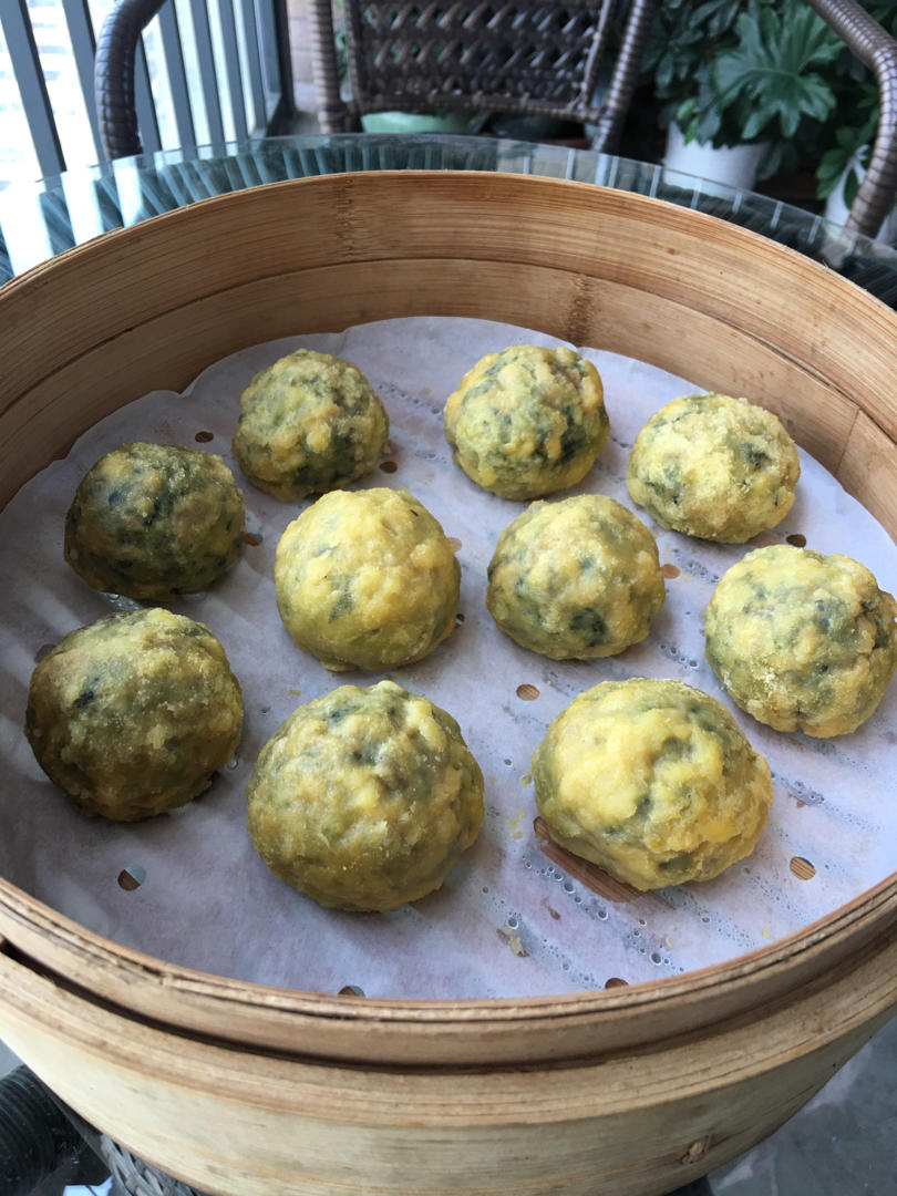 菠菜玉米面团子